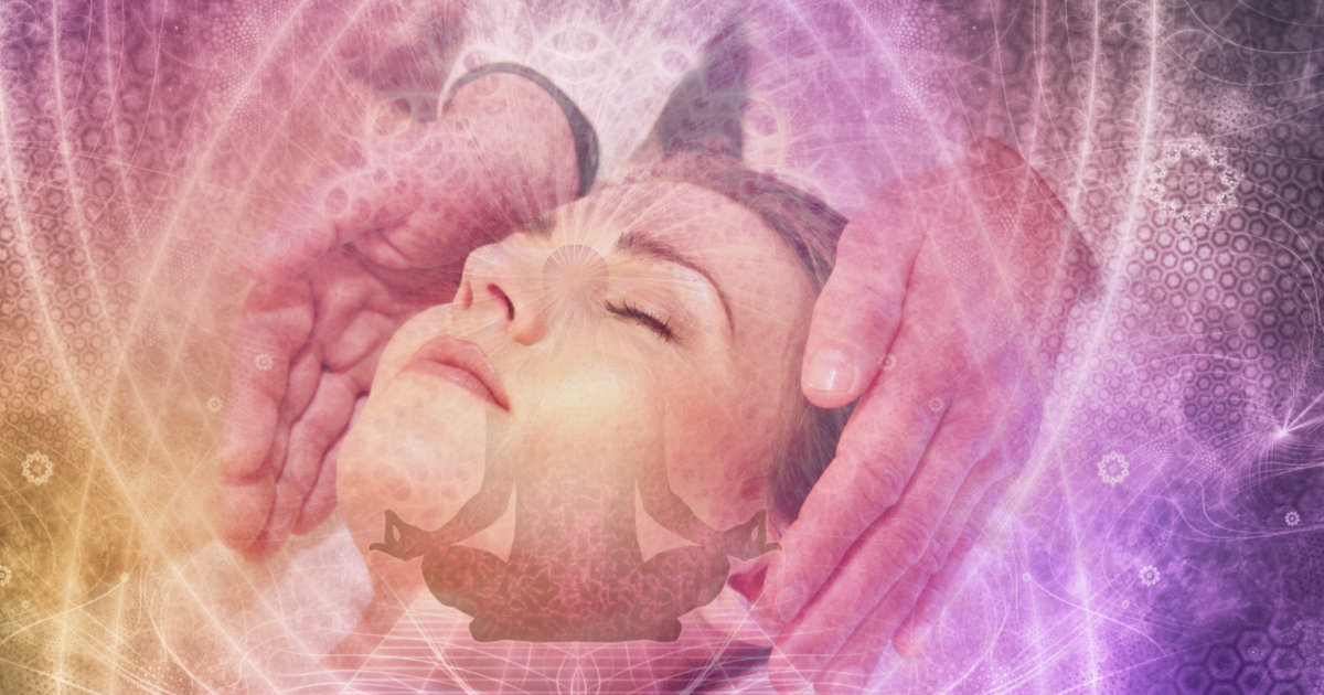 woman receiving reiki treatment